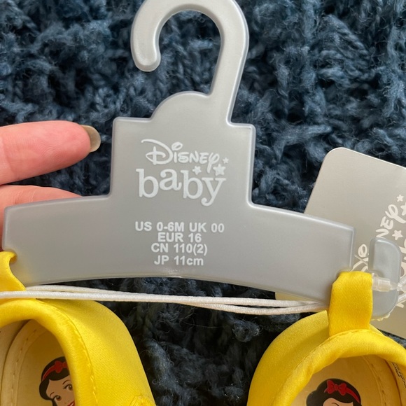 Disney Baby Snow White shoes 0-6months - Picture 2 of 2